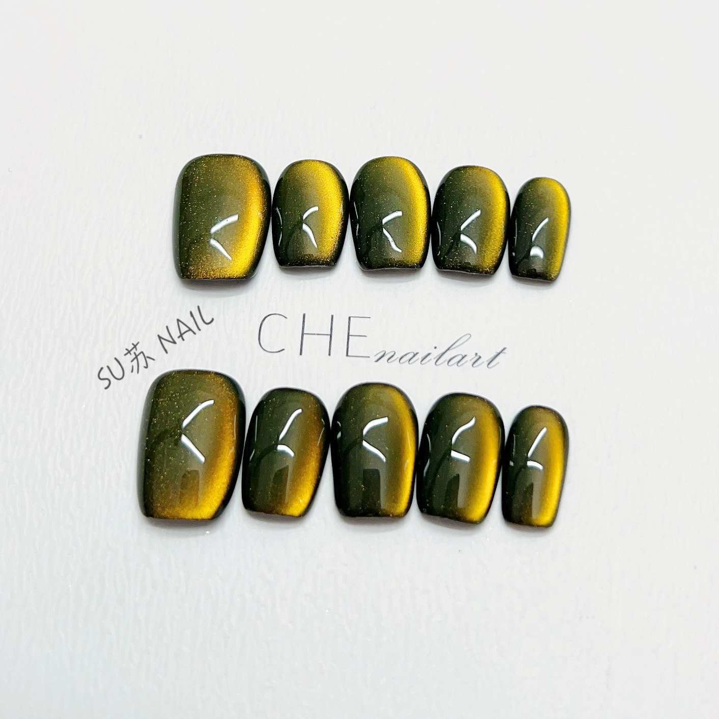 Dark Green Cat Eye Manicure Hand-worn Nail