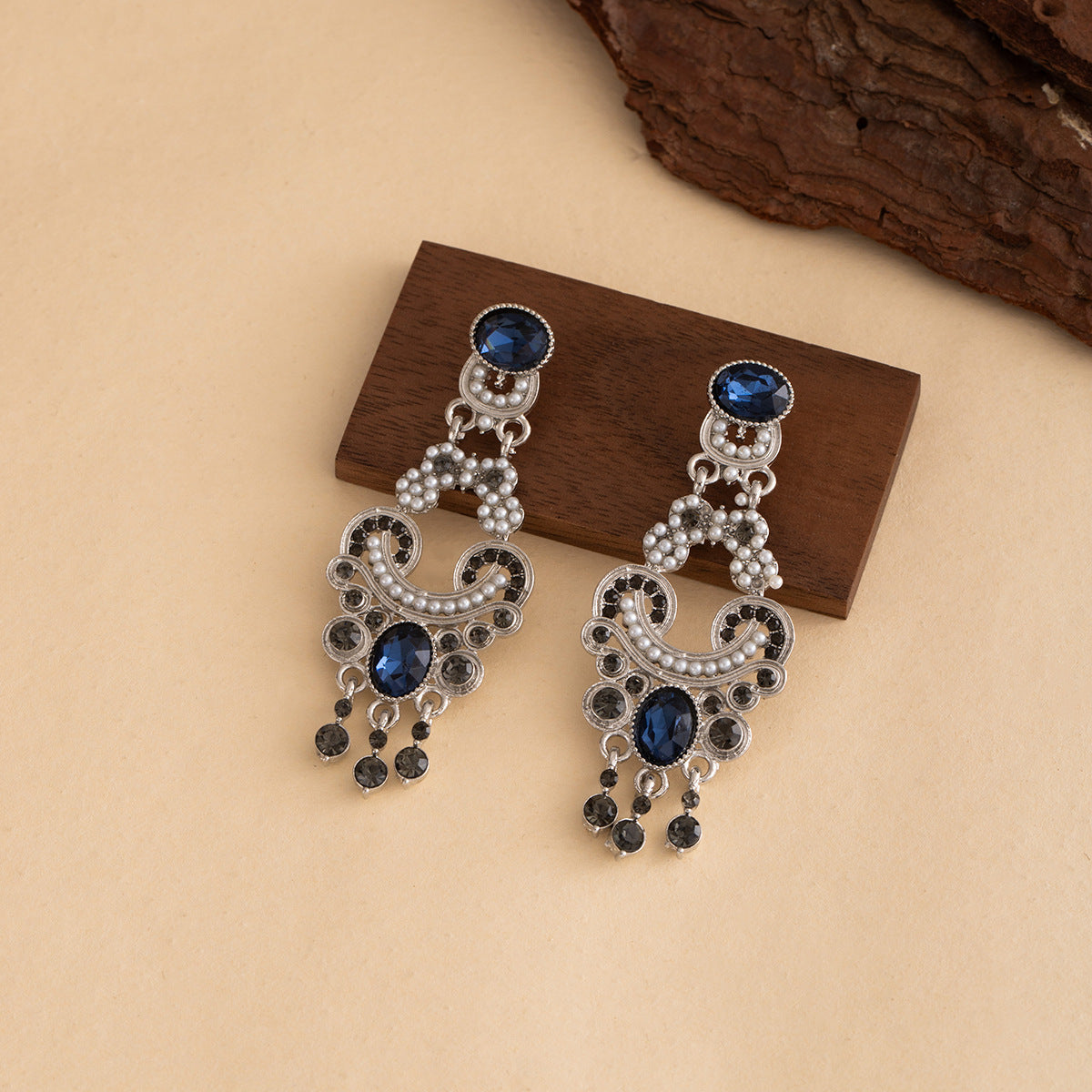 Vintage Court Style Earrings Atmospheric Blue Crystal