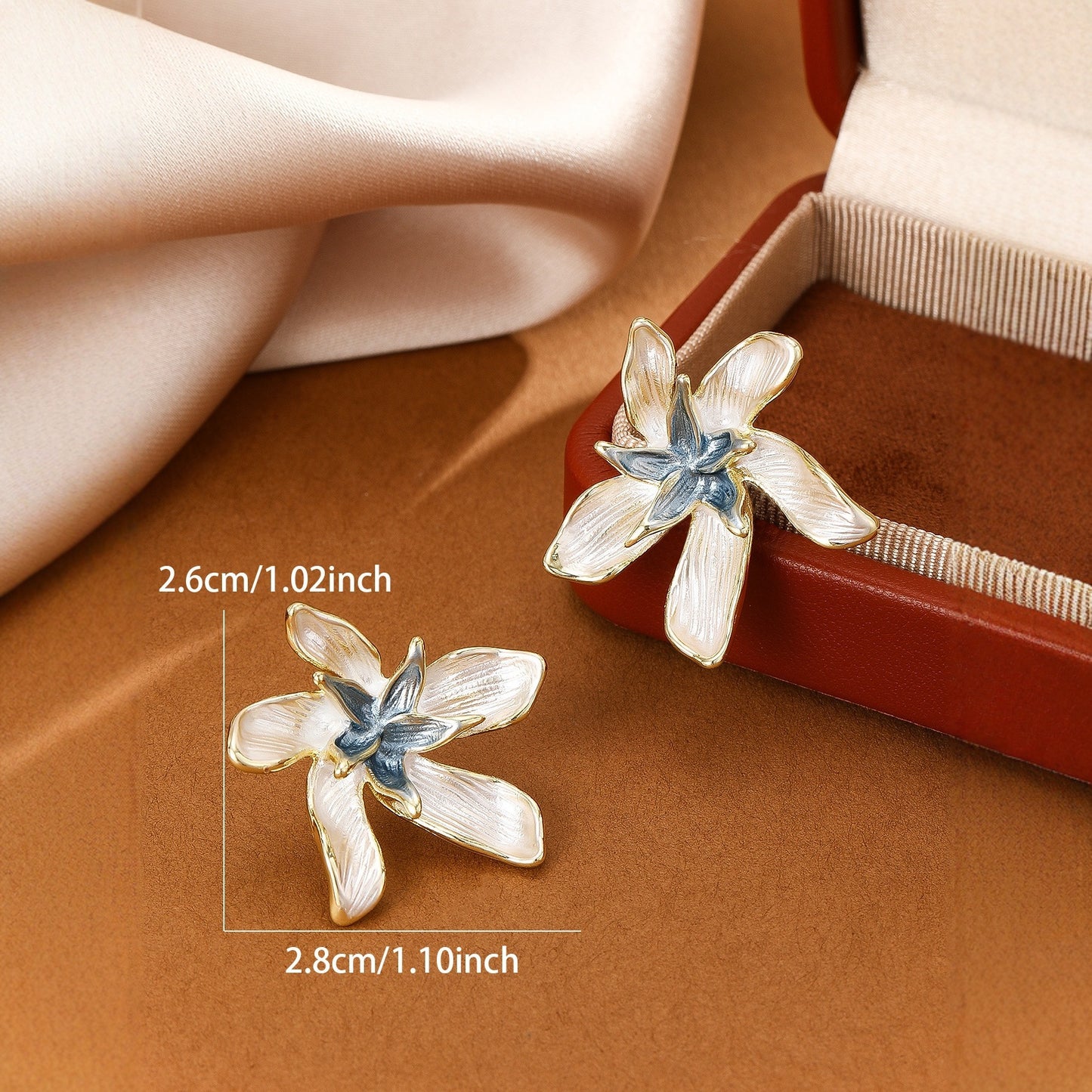 Light Luxury Elegant And Versatile Antique Style Petal Shaped Earrings