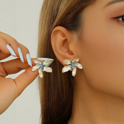 Light Luxury Elegant And Versatile Antique Style Petal Shaped Earrings