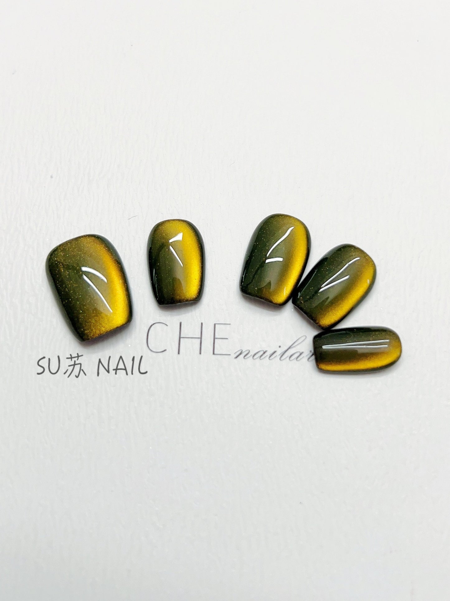 Dark Green Cat Eye Manicure Hand-worn Nail