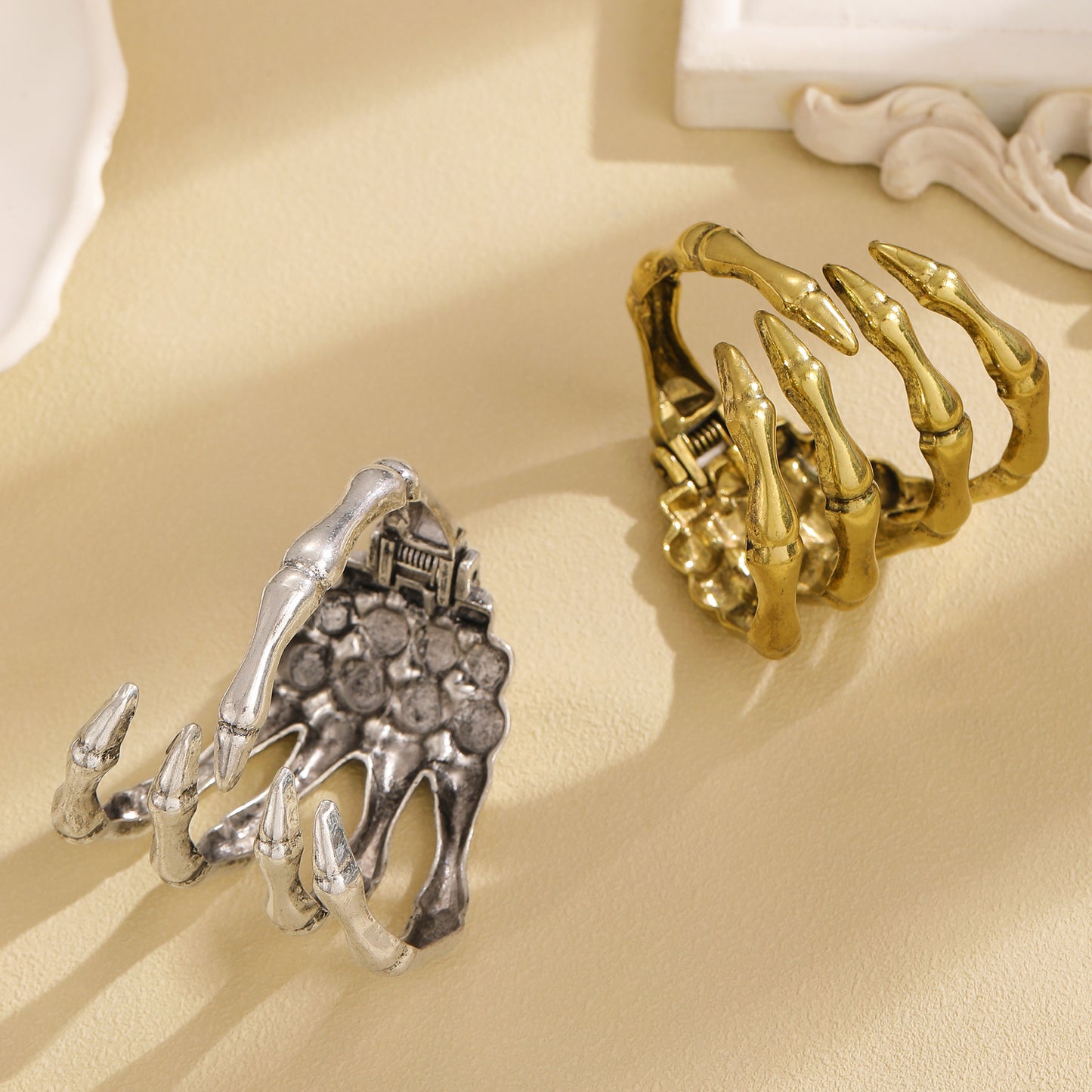 Retro Hollow Skull Paw Bracelet For Women