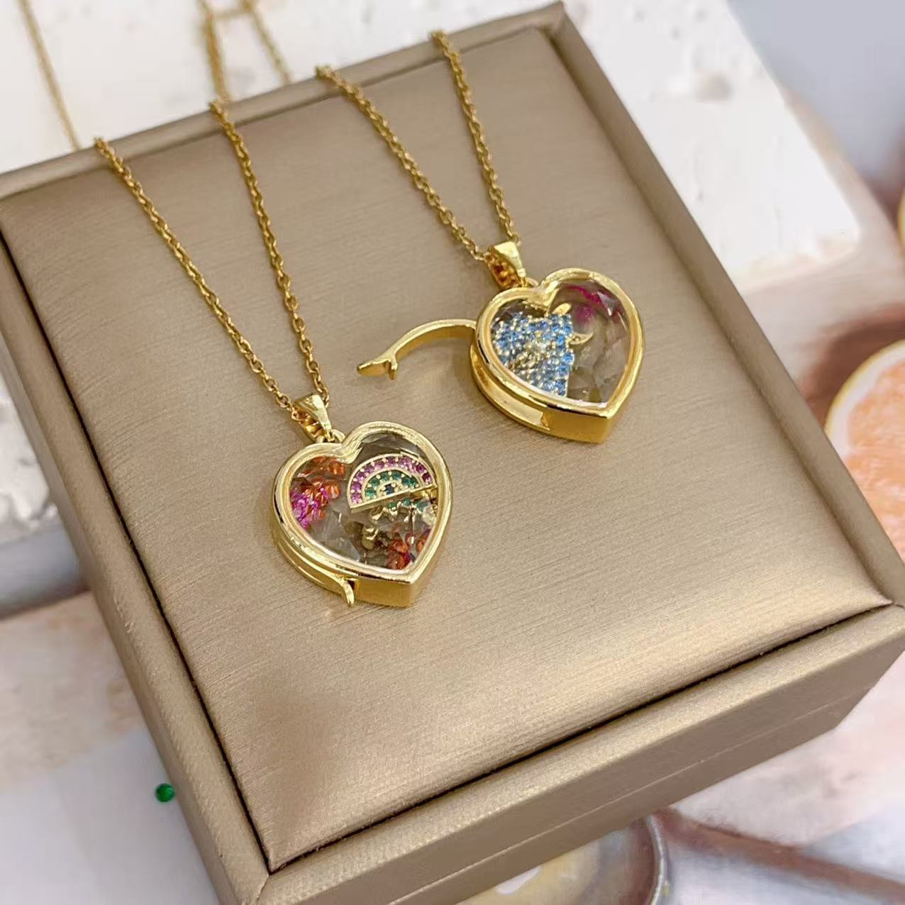 European And American Retro Personalized Open And Close Hollow Design Transparent Box 18K Gold Color-preserving Necklace