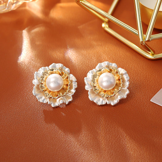 High-grade Pleated Flower Pearl Stud Earrings Fashionable Elegant Light Luxury