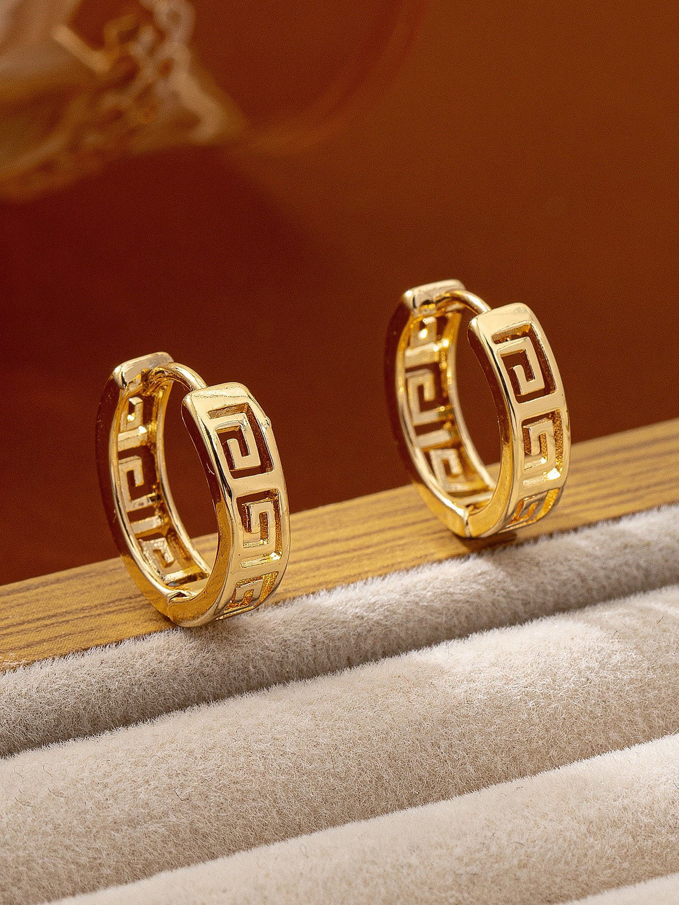 Retro Ethnic Style Earrings Women's Electroplated Gold Tibetan Silver Great Wall Pattern