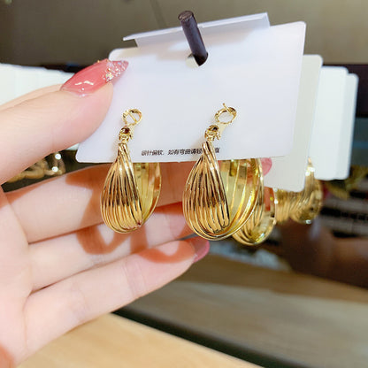 Twisted Metal Eardrop Earring