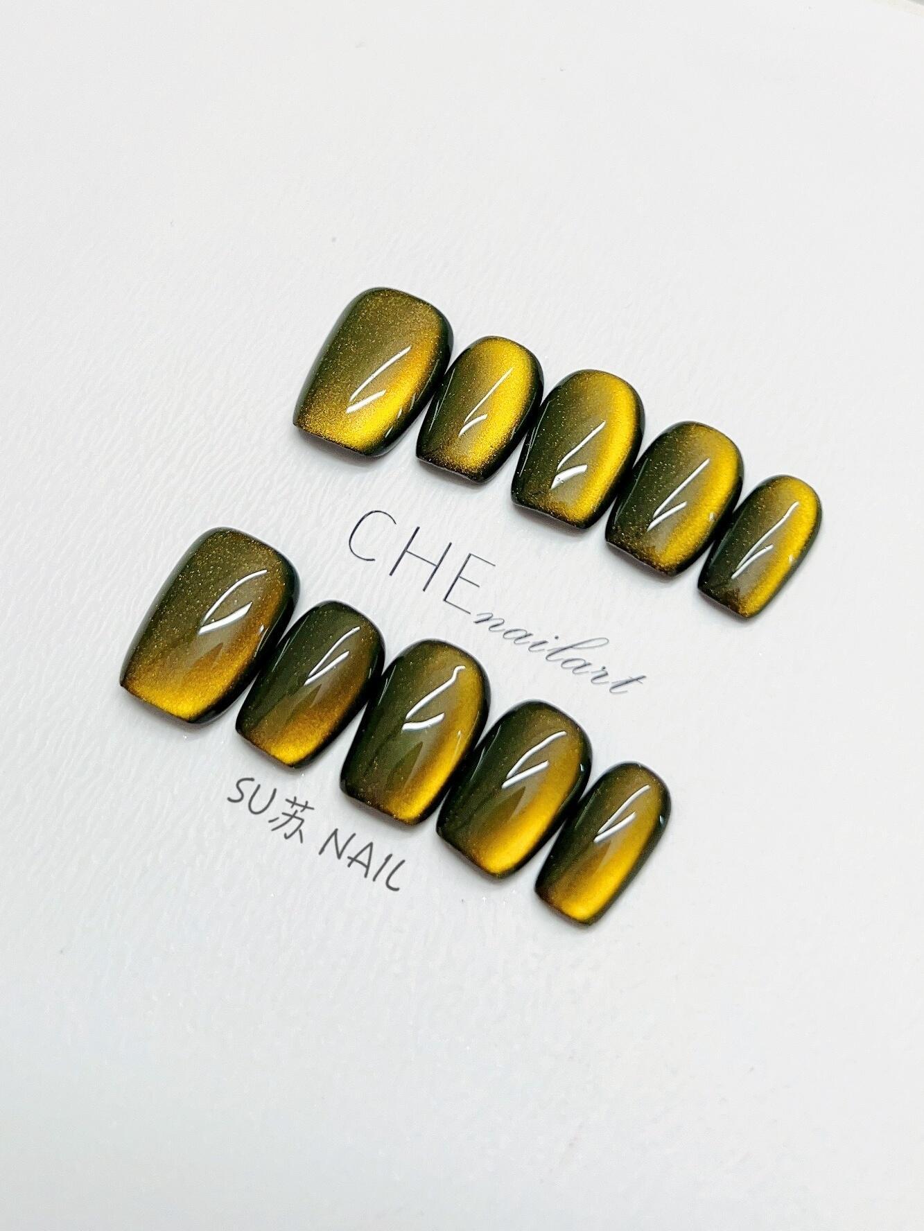 Dark Green Cat Eye Manicure Hand-worn Nail